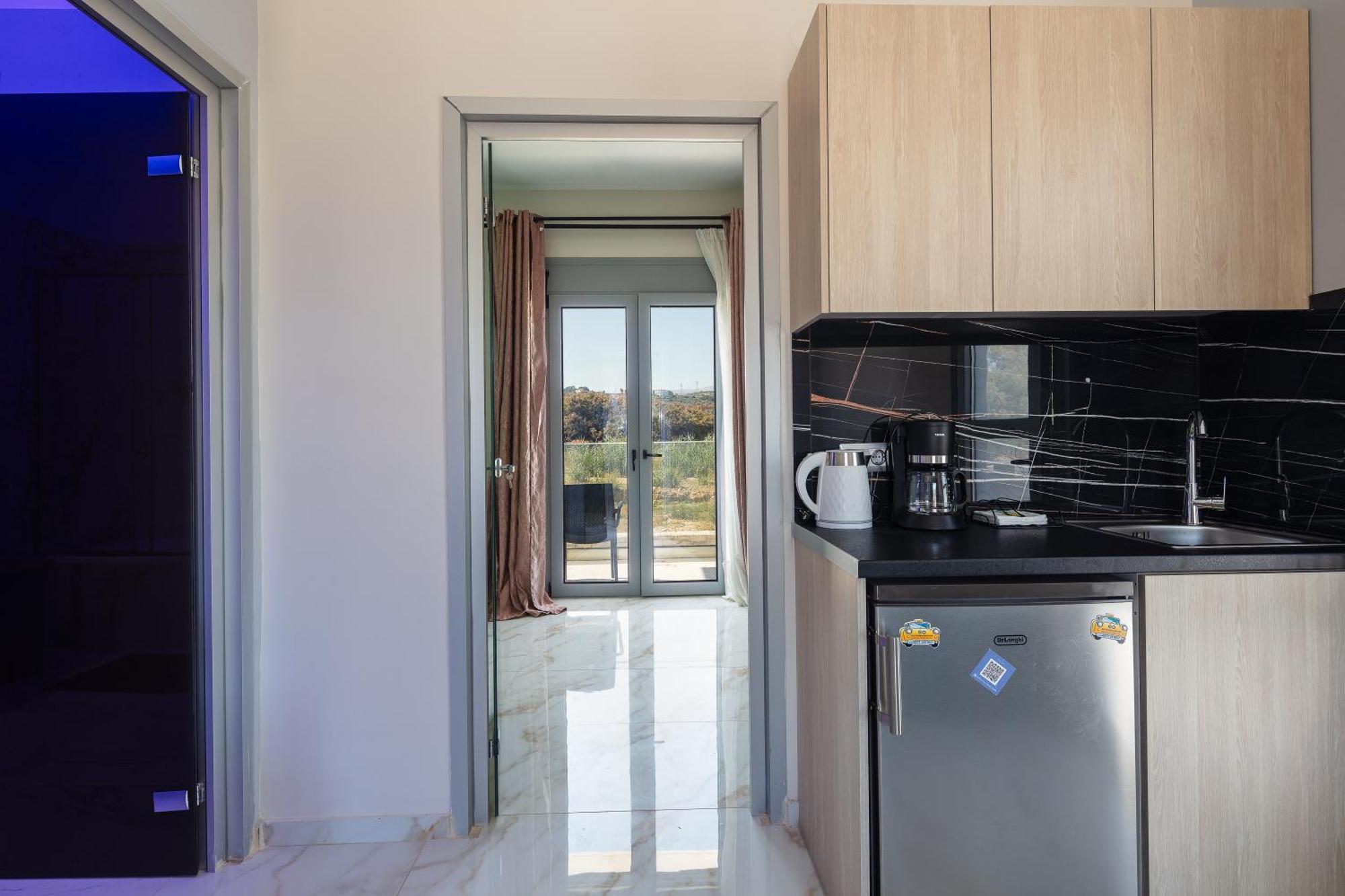 Hotel Iosifina, 80 Metres From Episkopi Beach! Dhramia Ruang foto