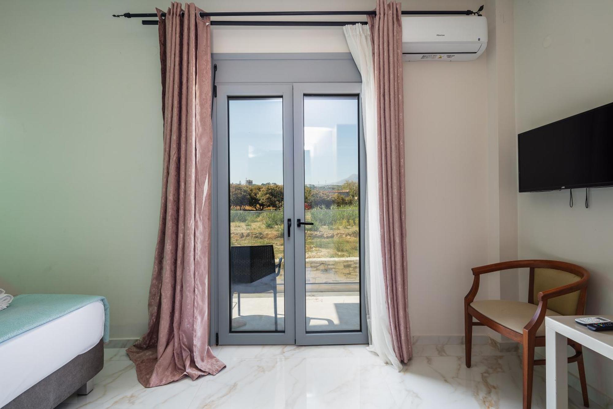 Hotel Iosifina, 80 Metres From Episkopi Beach! Dhramia Ruang foto