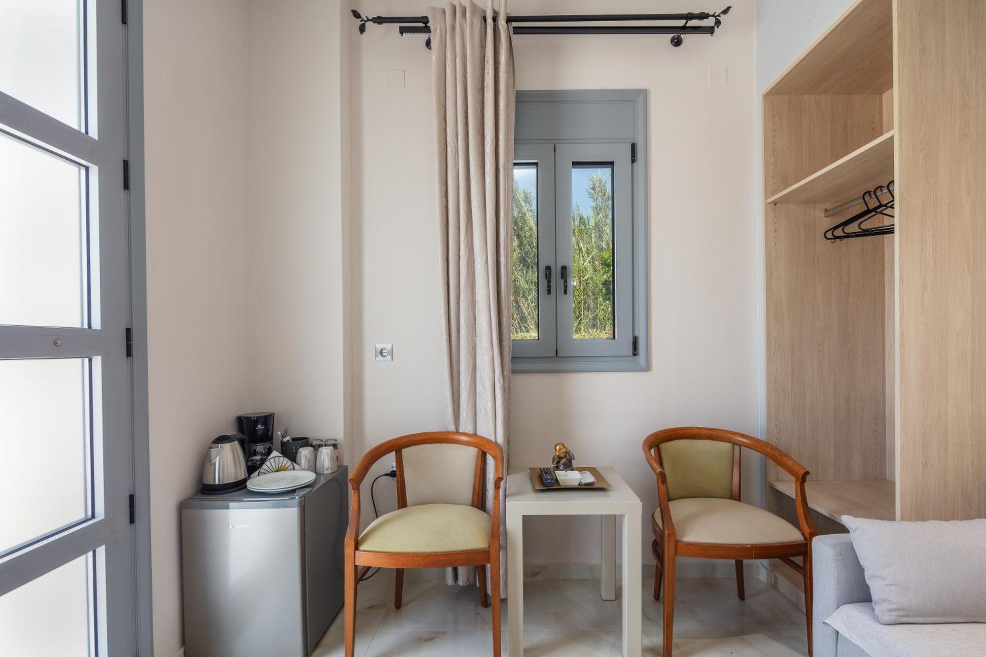 Hotel Iosifina, 80 Metres From Episkopi Beach! Dhramia Ruang foto